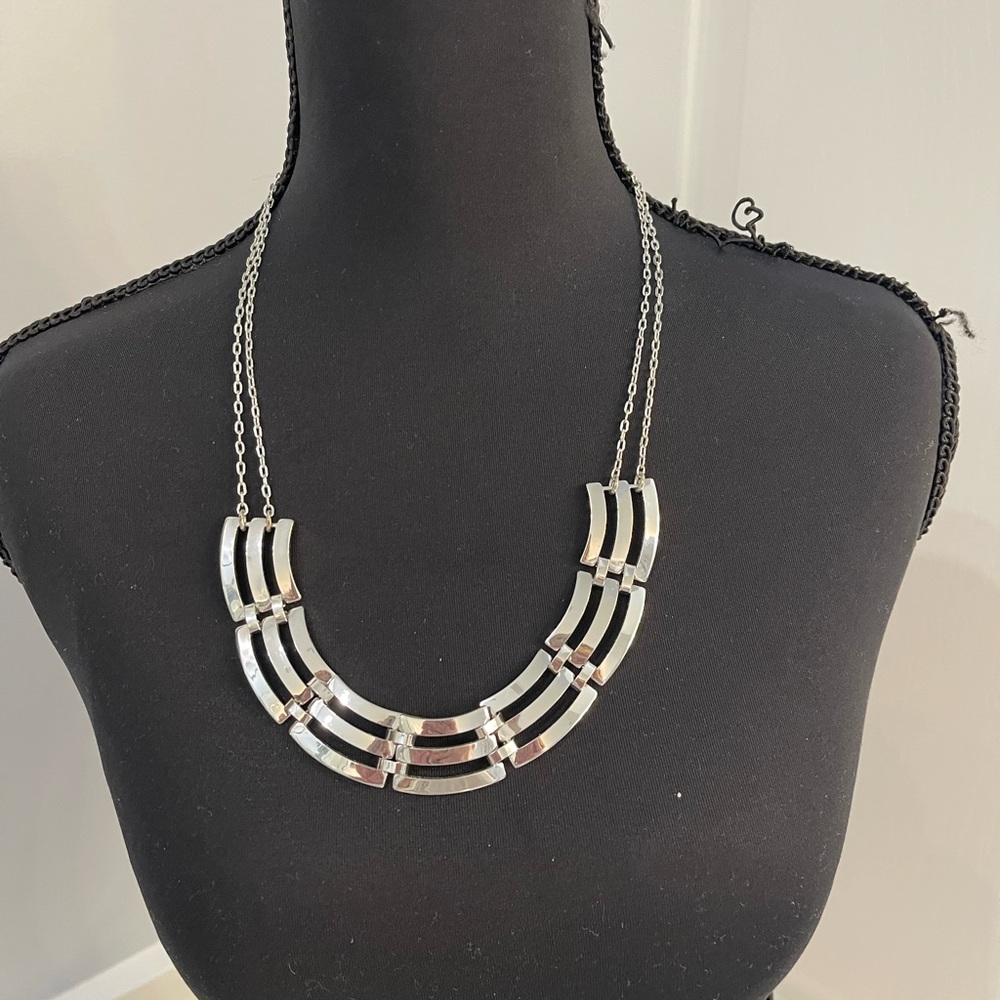 Elegant Silver Necklace - Picture 3 of 3